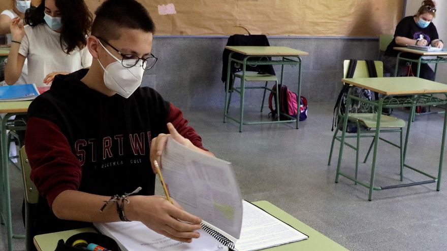 Educación asegura ahora que desdoblará grupos para mantener 1,5 metros de distancia en las clases