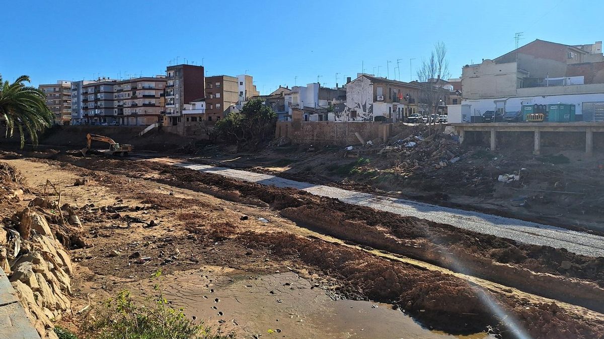 Obras en el barranco del Poyo en Paiporta.