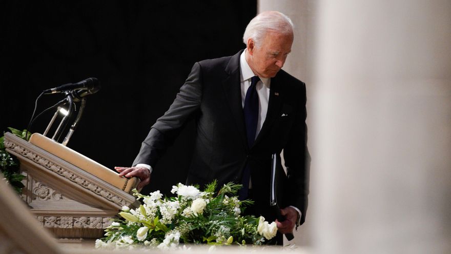 El presidente de los Estados Unidos, Joe Biden, en el funeral de Madeleine Albright en la Catedral Nacional de Washington en Washington, Estados Unidos, este 27 de abril de 2022. EFE/EPA/Michael Reynolds