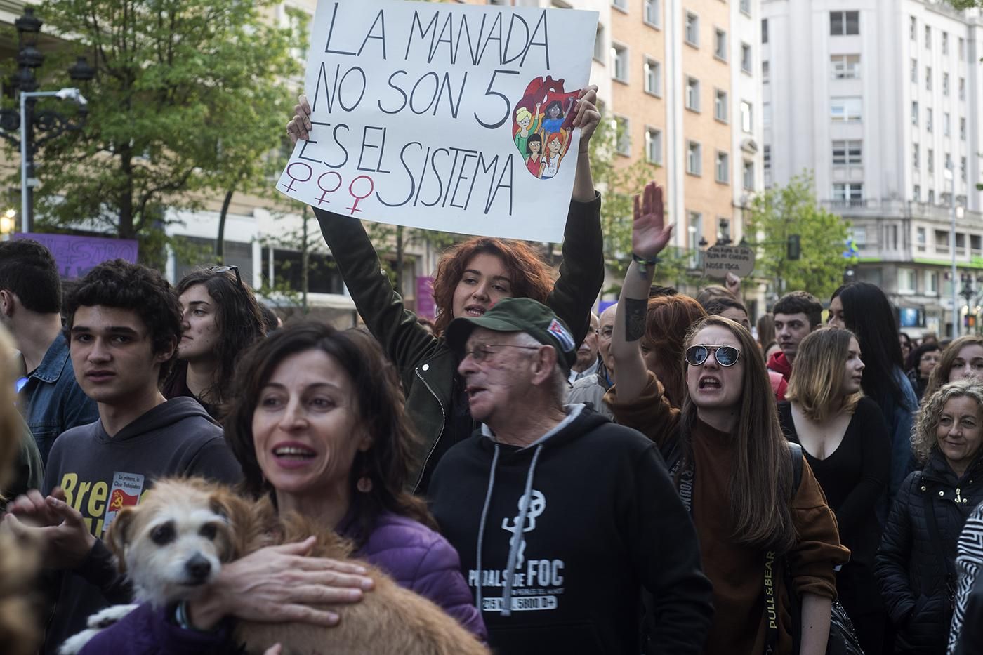 Manifestación feminista contra la sentencia de 'la Manada' en Santander. | JOAQUÍN GÓMEZ SASTRE