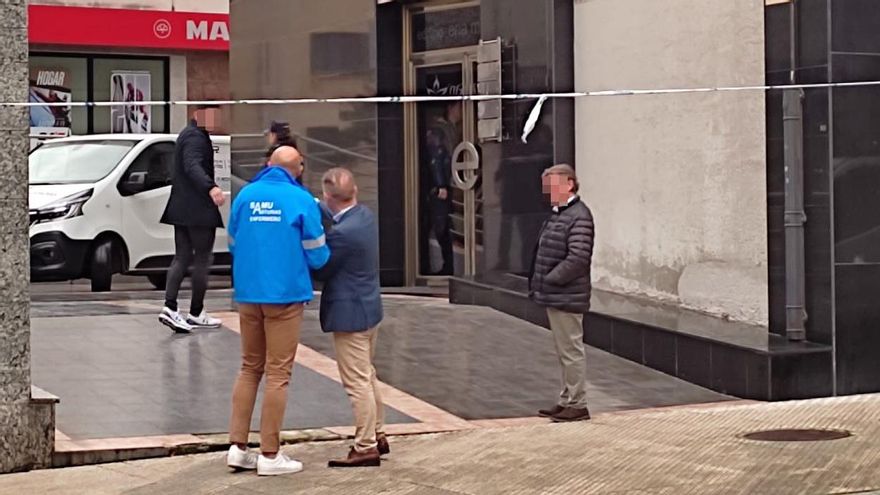 La madre de las gemelas fallecidas en Oviedo vuelve a Rusia con su hijo tras denunciar al marido por malos tratos