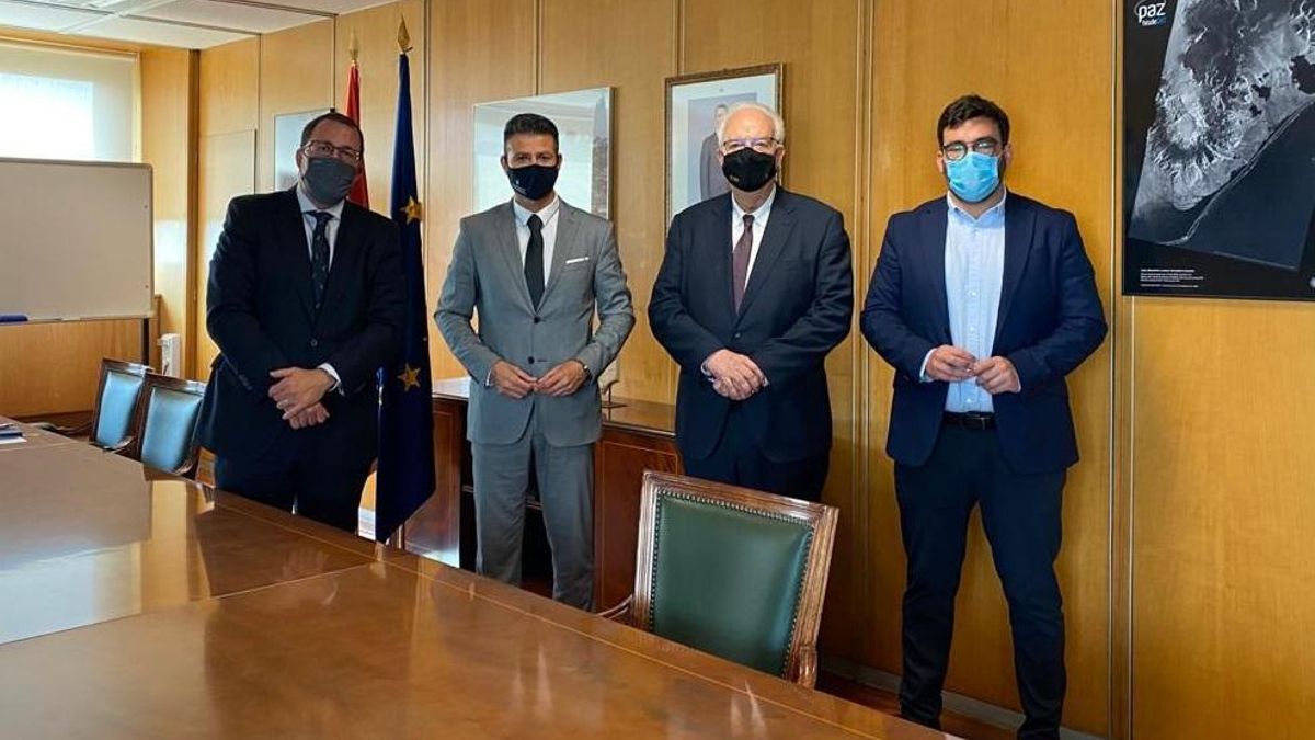 Imagen del encuentro en el Ministerio de Industria.