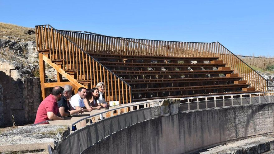 La novedosa reconstrucción del graderío permitirá que el Parque Arqueológico de Segóbriga acoja más público