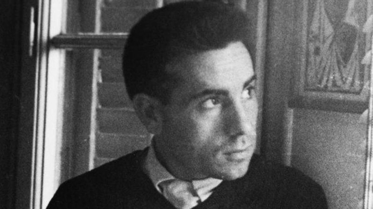 Agustín Gómez Arcos, en uno de los carteles de 'Un hombre libre'.