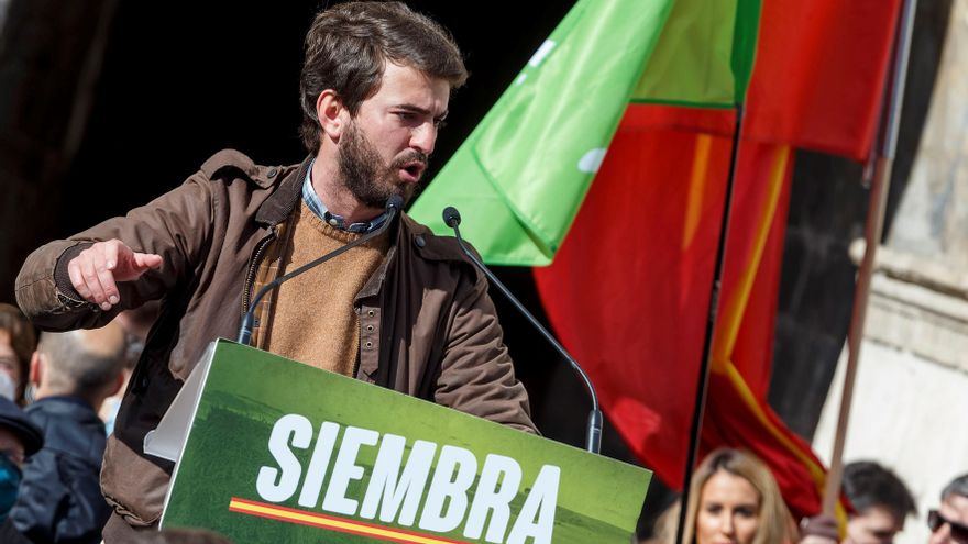 El candidato a la presidencia a las Cortes de Castilla y León, Juan García-Gallardo, interviene en un acto electoral para los comicios del 13 de febrero, este sábado en Burgos. EFE/Santi Otero