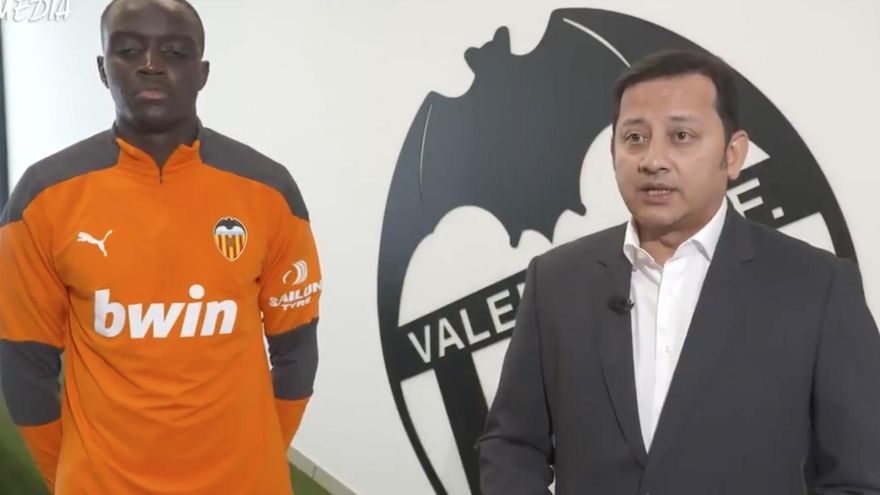 El presidente del Valencia asegura que "llegará hasta el final para defender a Diakhaby" ante un "gravísimo insulto racista"