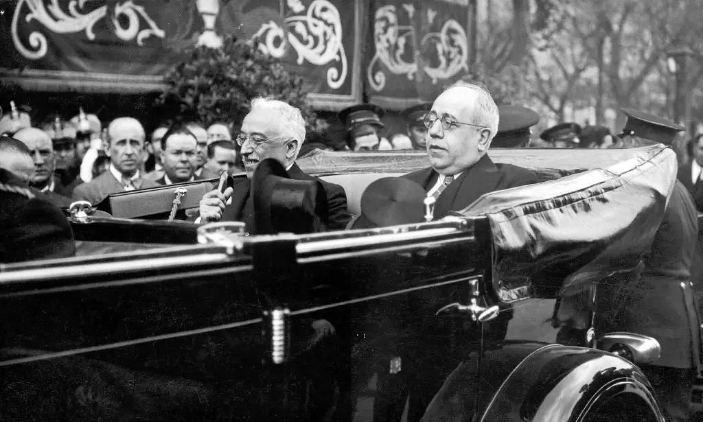 Niceto Alcalá-Zamora, presidente de la República, y Manuel Azaña, presidente del Gobierno, en Madrid en abril de 1933.
