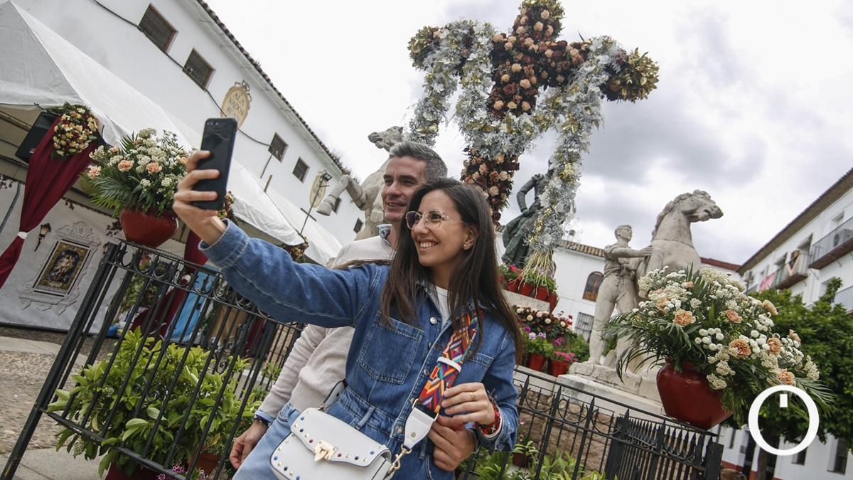 Música, vino... ¡acción! Arrancan las Cruces del centenario