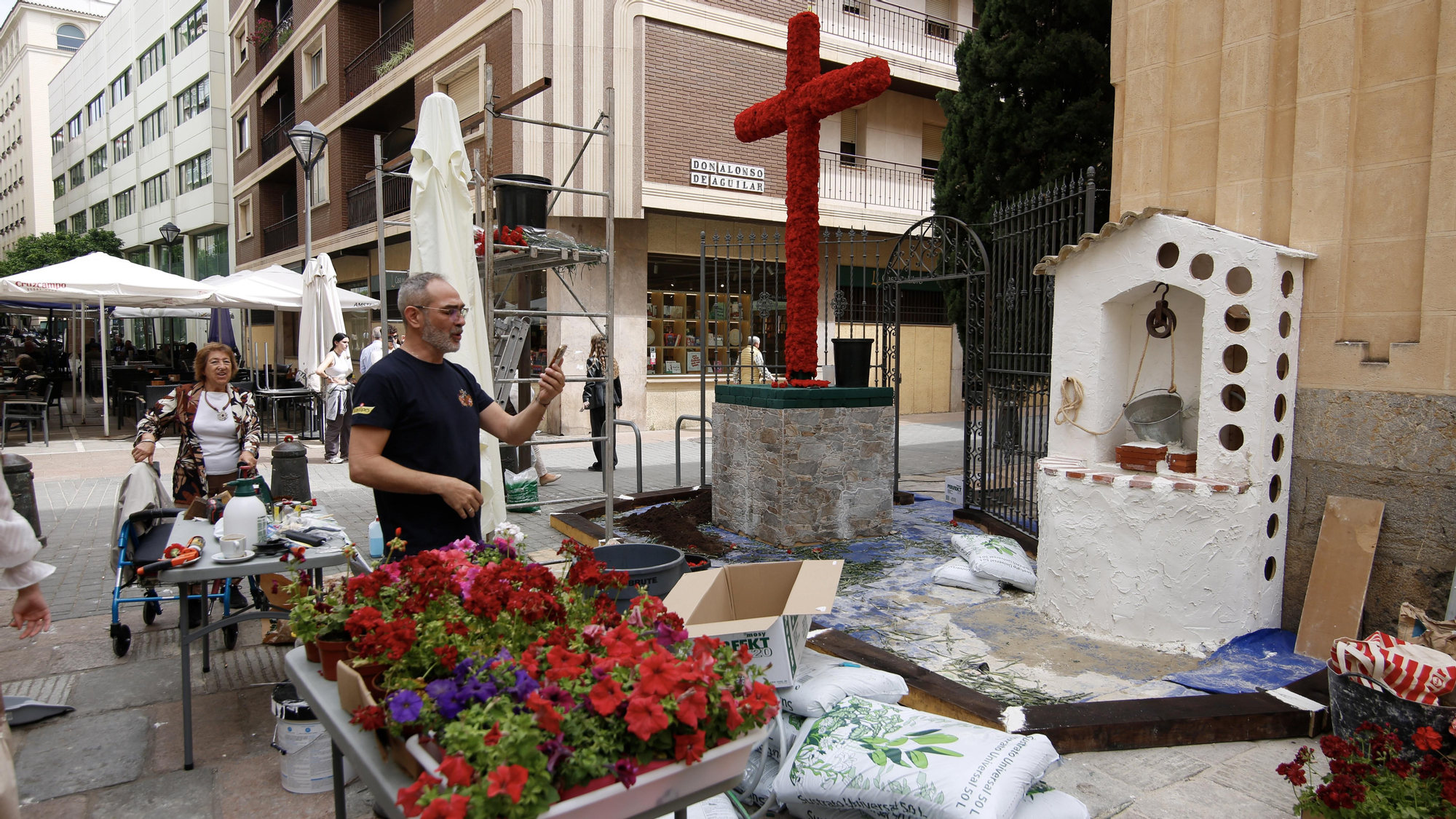 Montaje de cruces de mayo