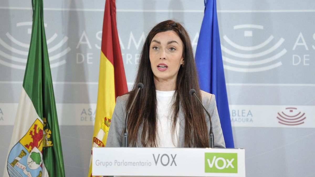 Inés Checa toma el relevo de Fernández Calle como portavoz de Vox en la Asamblea de Extremadura