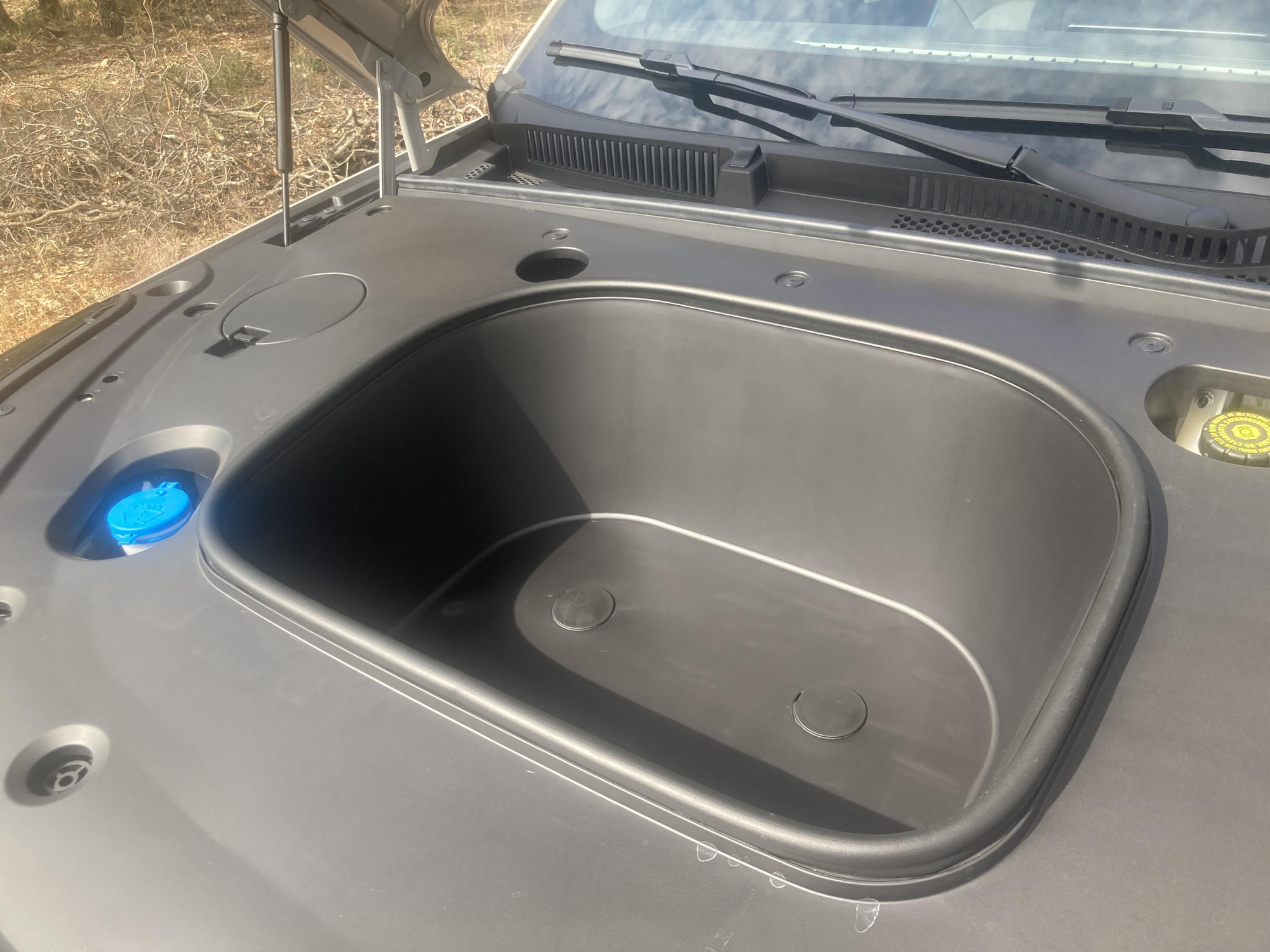 Compartimento de carga delantero en la versión eléctrica.