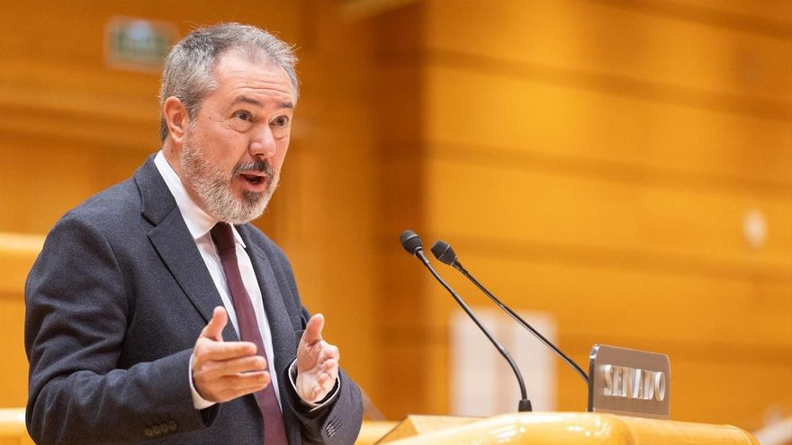 El senador del PSOE, Juan Espadas, durante una sesión plenaria, en el Senado, a 4 de febrero de 2026, en Madrid (España).