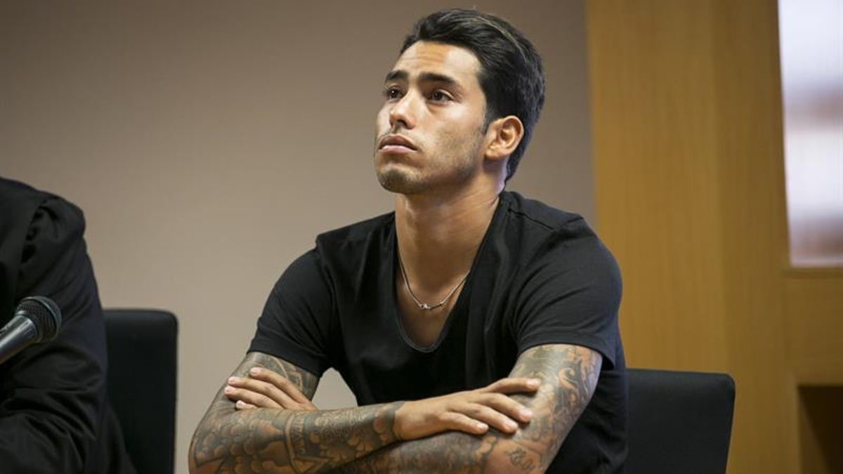 La jueza obliga al futbolista Sergio Araujo a devolver la vivienda familiar a su expareja y a su hija y le impone una orden de alejamiento