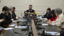 El concejal de Cultura Festiva, Pere Fuset, con representantes de la Junta Mayor de la Semana Santa Marinera