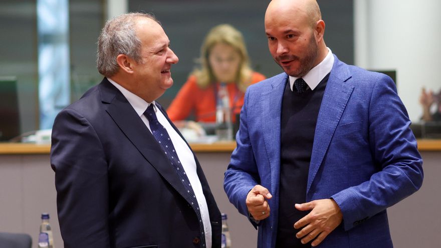 Bruselas (Bélgica), 26/09/2024.- El ministro español de Industria y Turismo, Jordi Hereu (I), y el secretario de Estado de Economía, Turismo y Deportes de Eslovenia, Matevz Frangez (D) durante la reunión de ministros del ramo. EFE/EPA/OLIVIER HOSLET