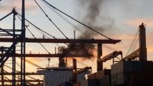 Emisiones de un buque de mercancías en el puerto de València