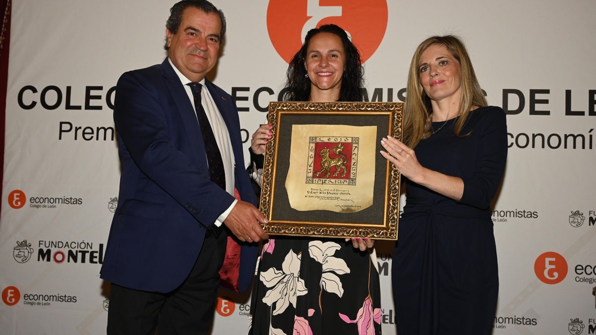 La bióloga Pilar de la Puente recibe el XI Premio Leonés en el Extranjero.