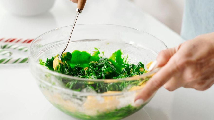 Ni sopa ni croquetas: tres ensaladas para transformar las sobras de Nochebuena en comidas rápidas para la semana