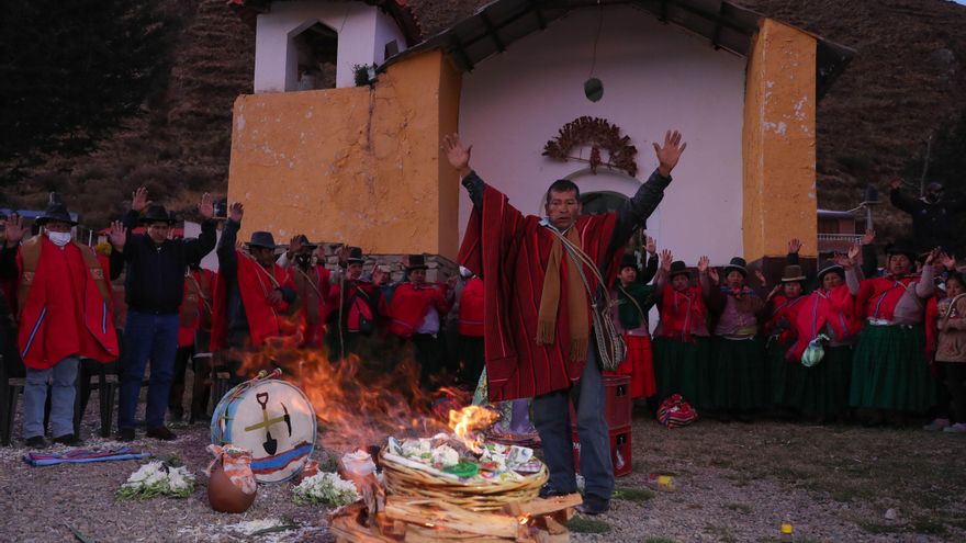 Una comunidad indígena en Bolivia hace un ritual para invocar la lluvia