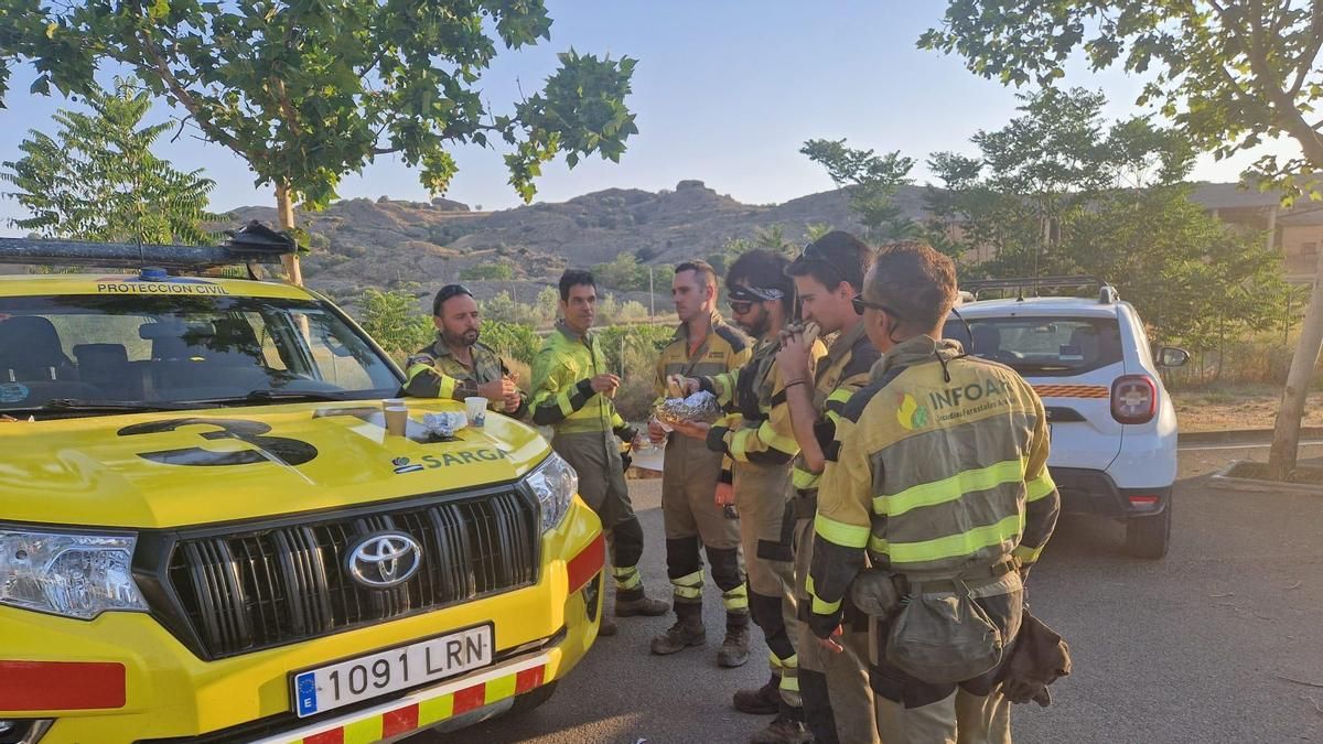 El incendio de Castillonroy (Huesca) sigue activo, pero mejora durante la noche y se levanta el confinamiento de Albelda