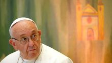 La víctima de abusos de Astorga denuncia ante el Papa que el obispo "protege, ampara y defiende" a su abusador y a quienes le encubrieron