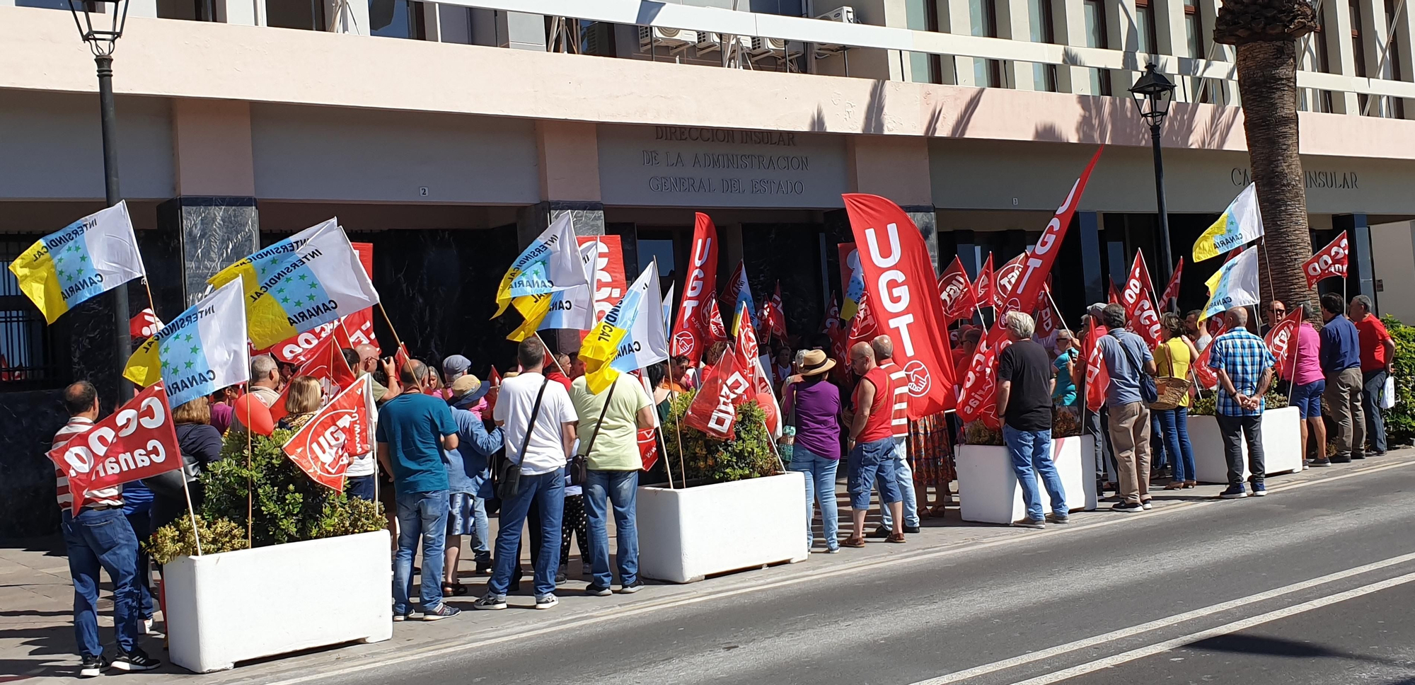 Concentración de los sindicatos UGT, CCOO e IC en Santa Cruz de La Palma. LA PALMA AHORA
