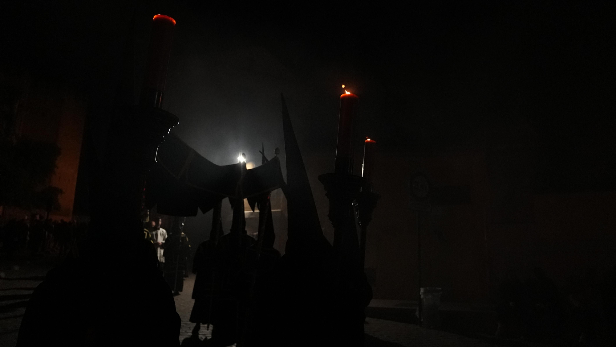 La salida procesional del Via Crucis, en imágenes