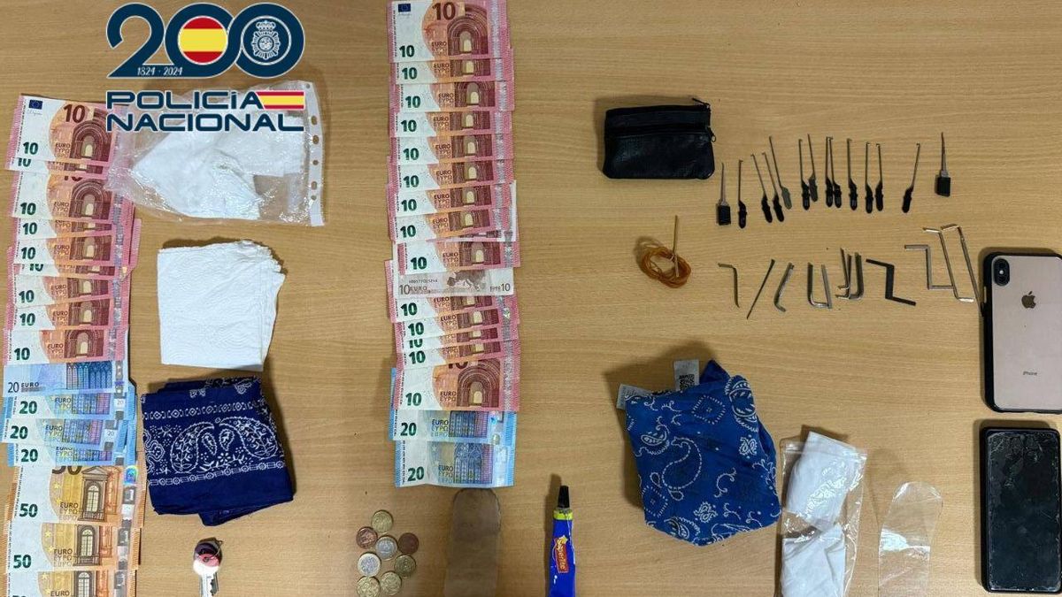 Objetos ingtervenidos por la Policía Nacional a los tres detenidos.