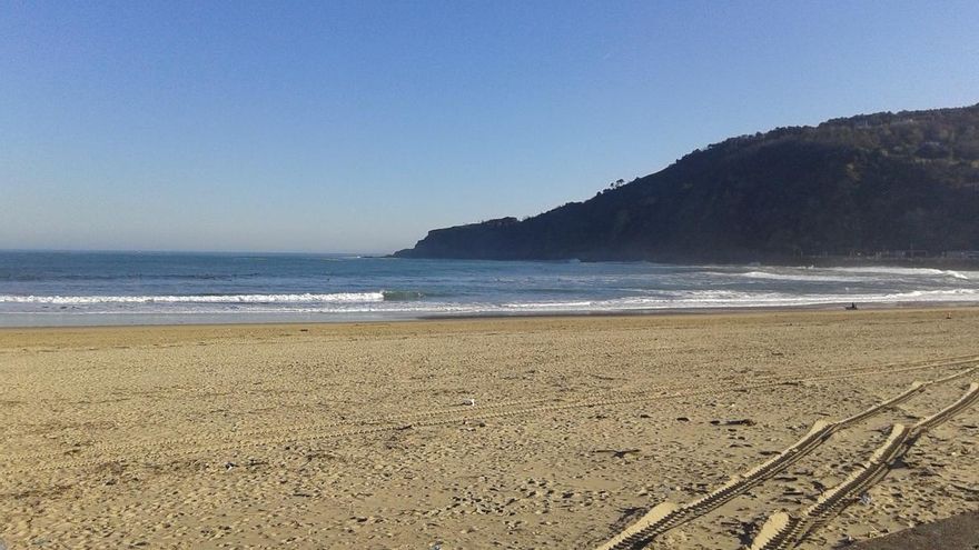 Baño prohibido en las playas guipuzcoanas de La Zurriola, Orio, Zumaia y Deba