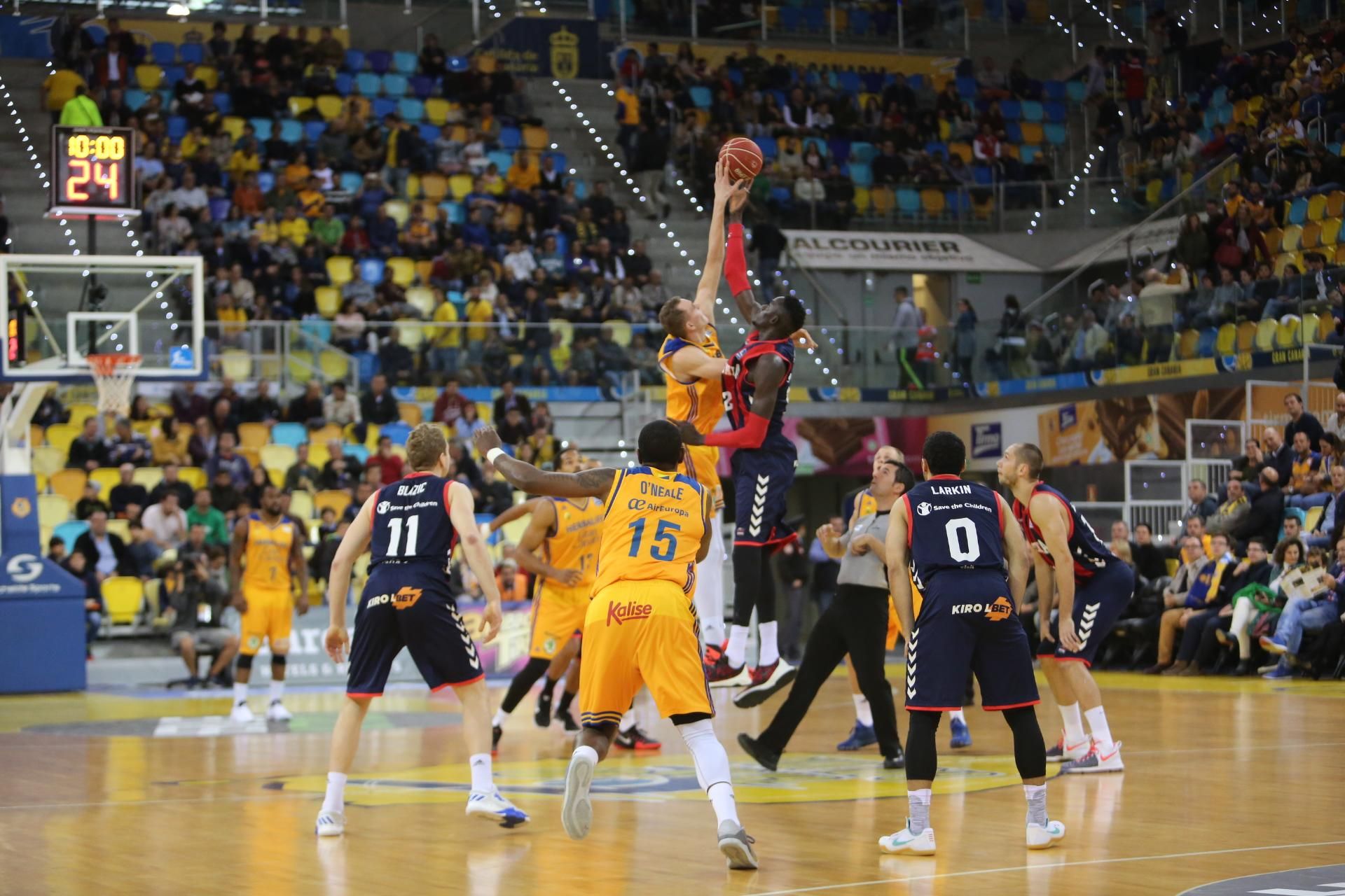 Imágenes del encuentro entre el Herbalife Gran Canaria y el Saski Baskonia. Alejandro Ramos.