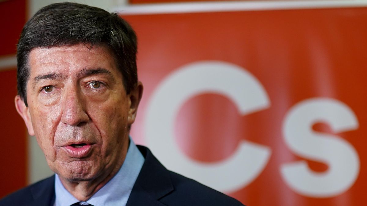 Archivo - El coordinador autonómico de Ciudadanos (Cs) y vicepresidente de la Junta, Juan Marín, atiende a los medios en una foto de archivo.