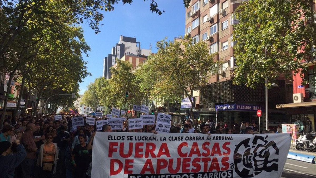 Cabecera de la manifestación contra las casas de apuestas en Madrid