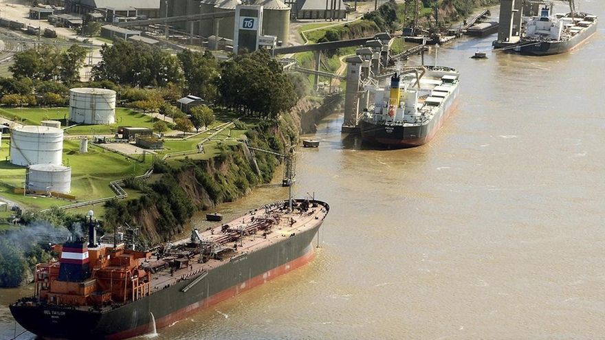 Empresas interesadas en la hidrovía apuntan que la licitación facilita la permanencia de Jan de Nul
