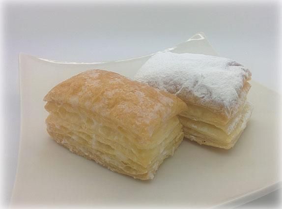 Miguelito con glaseado original (izquierda) y con azúcar glacé (derecha)