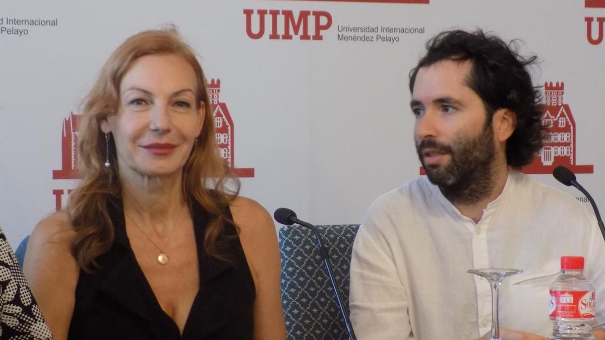 La cantante Ute Lemper llega a Santander para realizar "un viaje por el tiempo" y por su vida en el Casyc