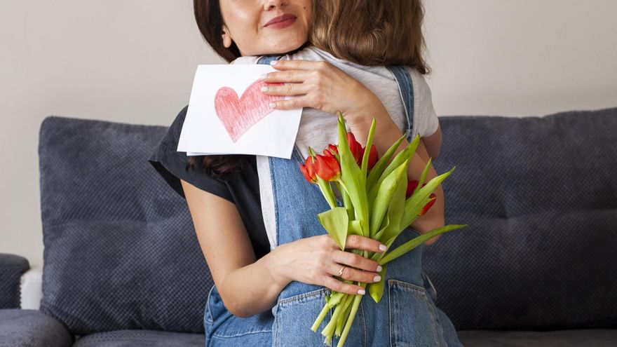 Día de la Madre 2025: cuándo es en España y cuál es el origen de este día