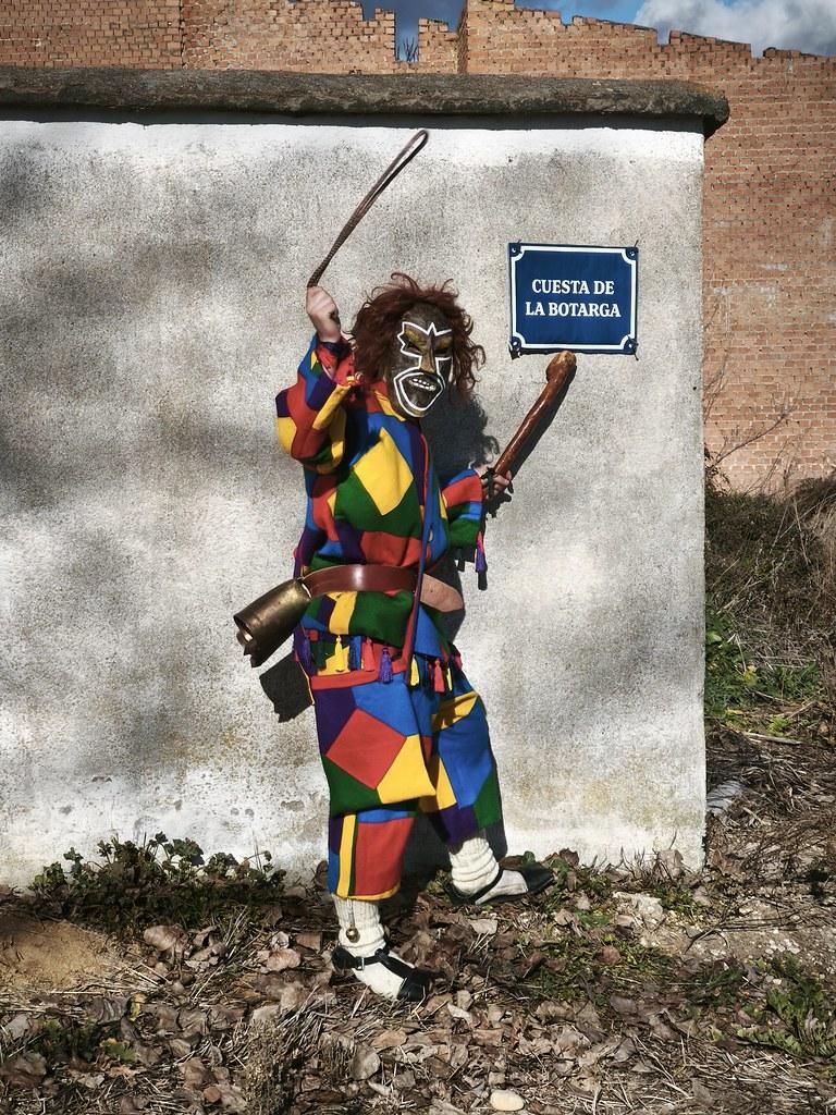 La Botarga de Villaseca de Uceda en su camino homónimo en este pueblo de Guadalajara