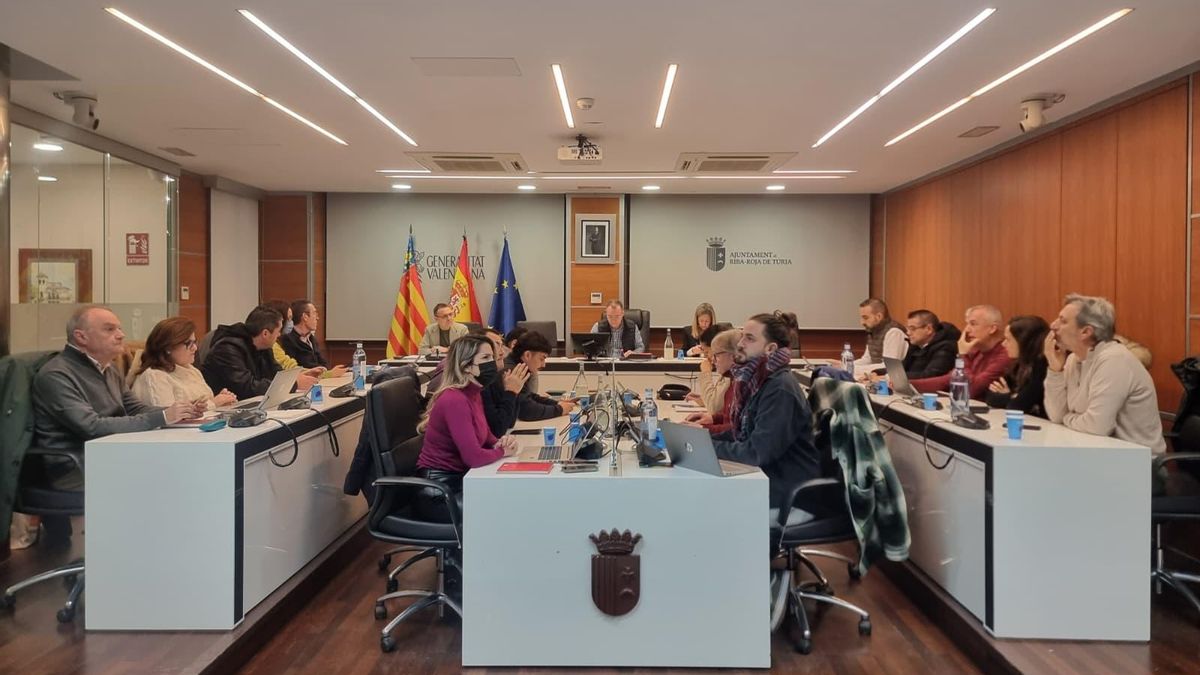 Contenedores llenos y rutas sin hacer: Riba-roja rescinde el contrato de limpieza y multa a la empresa