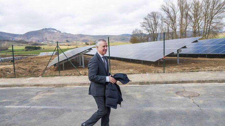 El lehendakari, Iñigo Urkullu en el parque fotovoltaico de Ekiola Mendialdea este lunes