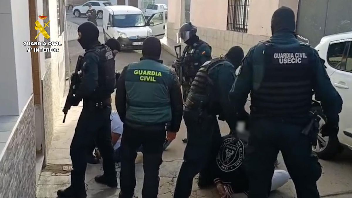 Operación de la Guardia Civil que se saldó con tres detenidos.