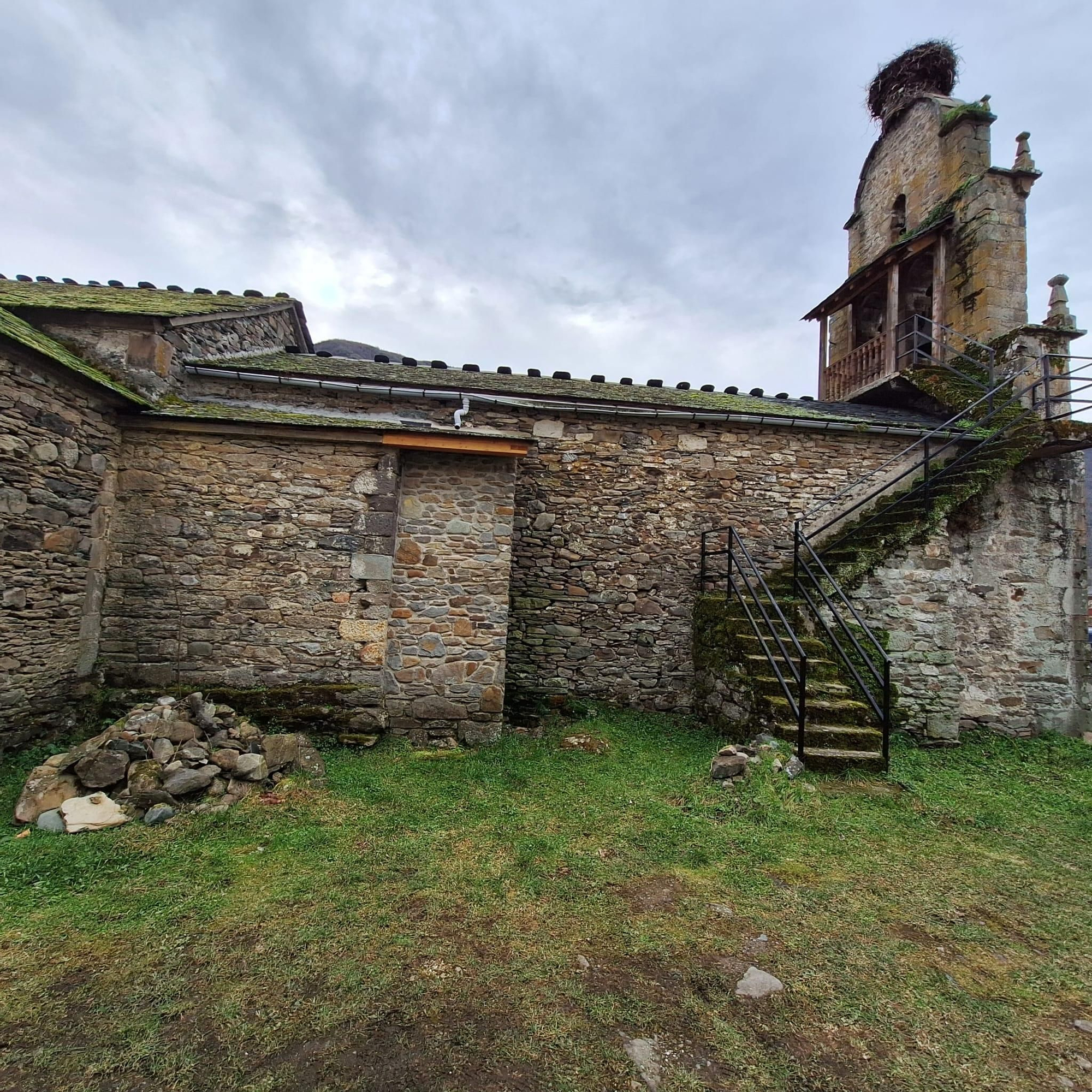 Antigua iglesia de Caboalles de Abajo.