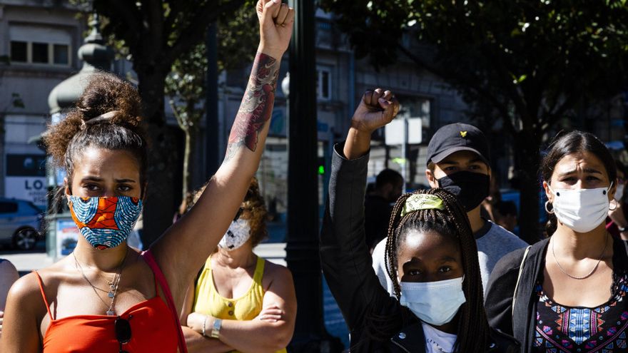 Manifestantes antirracistas piden justicia por el asesinato de Bruno Cande.