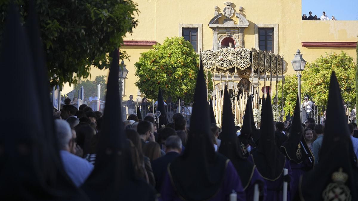 La procesión de la Hermandad del Caído, en imágenes