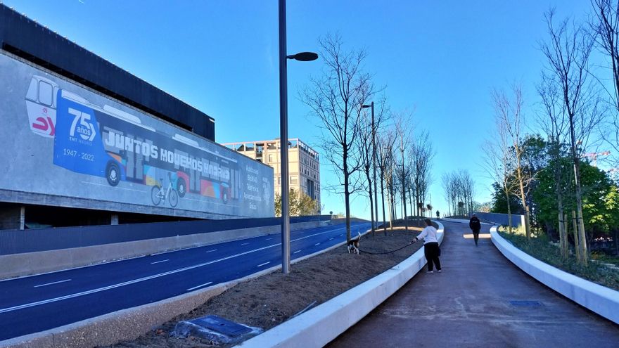 Una mujer muere quemada bajo el puente de Pedro Bosch de Madrid, donde vivía
