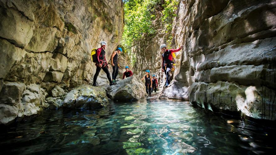 Pozas, aguas cristalinas y entre rocas: así es la ruta acuática más refrescante de toda la Sierra de Cádiz