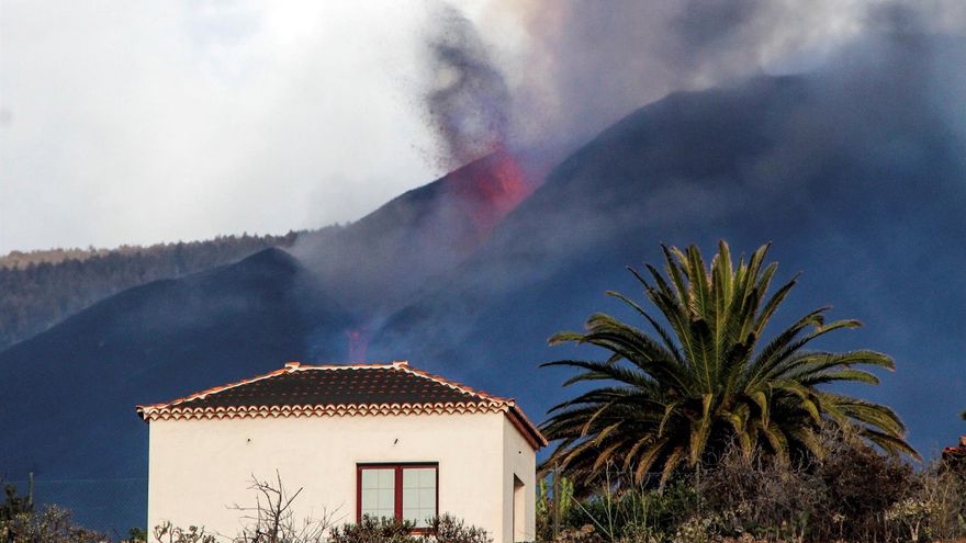Dos familias que perdieron su casa por el volcán de La Palma rechazan las viviendas del Gobierno por estar demasiado lejos de su barrio