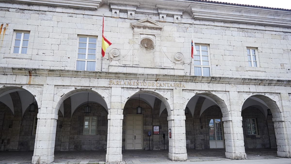 Exterior del Parlamento de Cantabria.