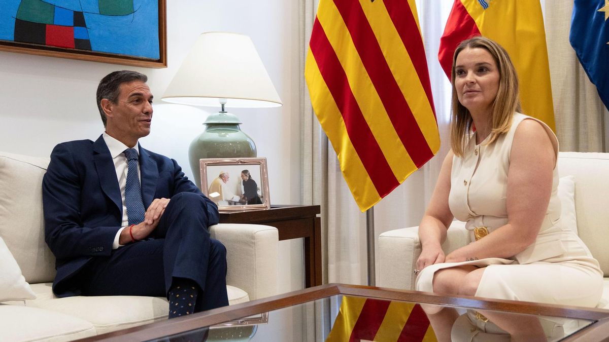 El presidente del Gobierno, Pedro Sánchez, durante la reunión en la que la líder balear, Marga Prohens (PP), le “suplicó” poner "todo a su alcance” para que el archipiélago “no se convierta en Canarias” a nivel migratorio