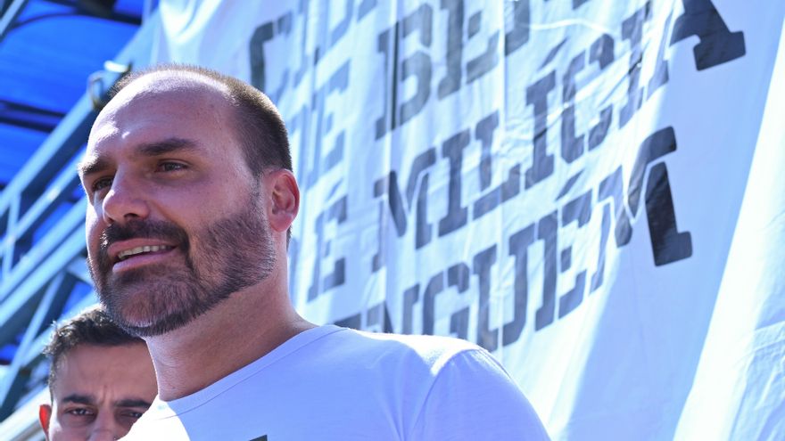 Un hijo de Bolsonaro abre la puerta a ser candidato a la Presidencia de Brasil en 2026