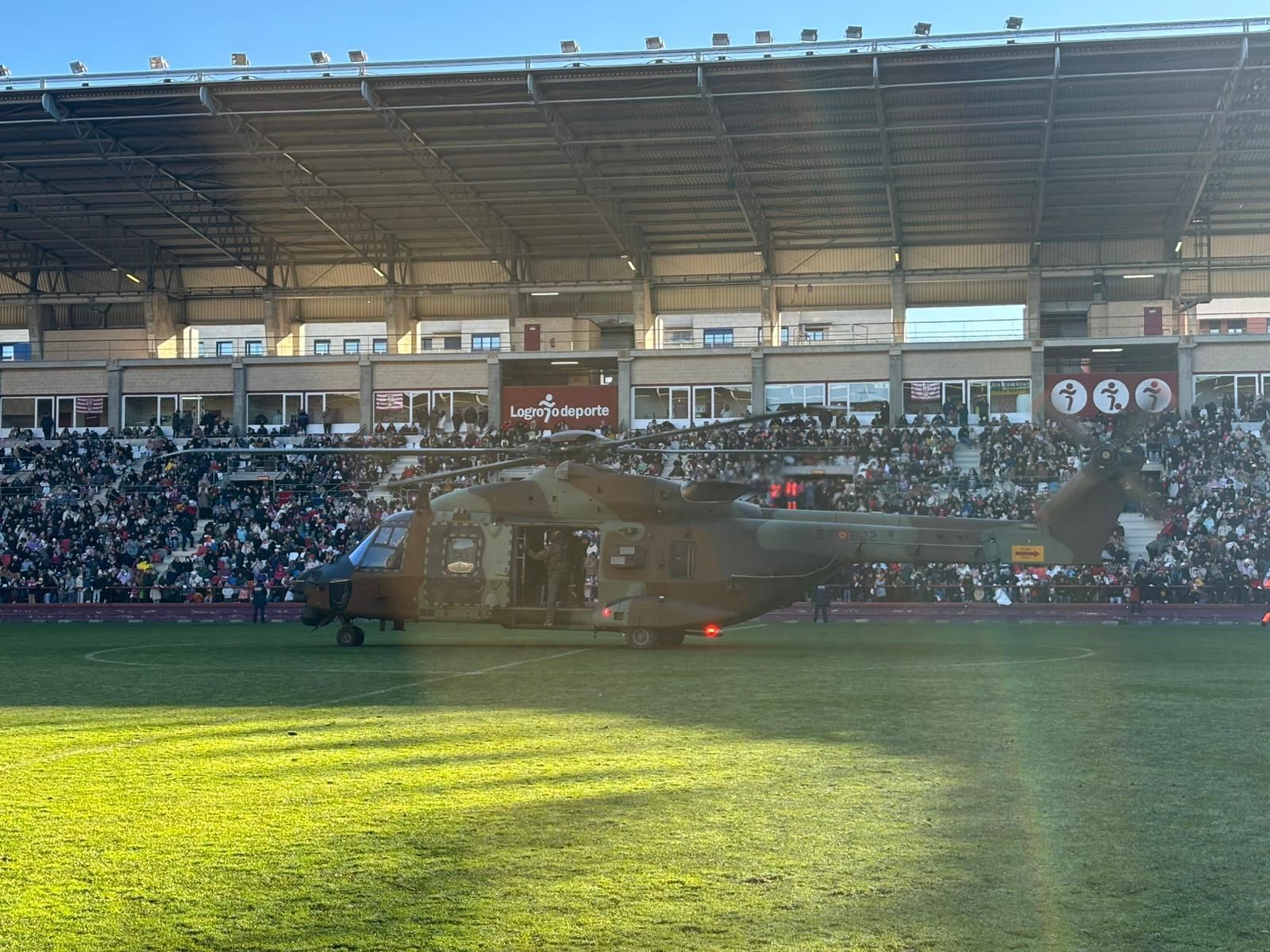 Los Reyes Magos ya están en Logroño: así ha sido el aterrizaje en helicóptero en Las Gaunas
